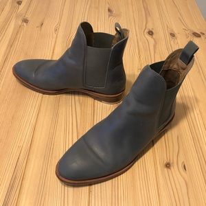 Everlane Chelsea boot in gray blue